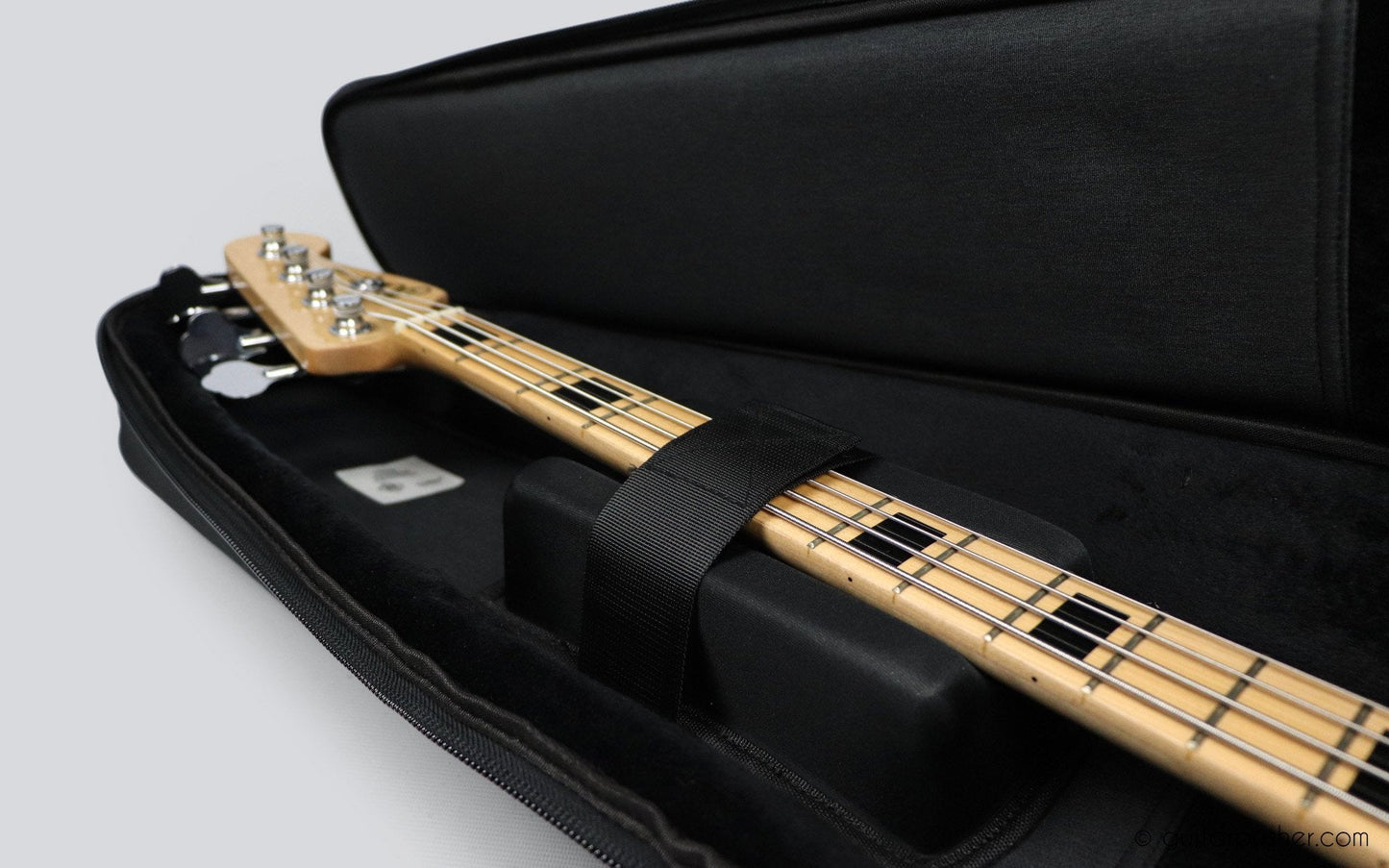 Kavaborg LUX Waterproof Heavy Padded Bass Guitar Gig Bag (FB-90B) - GuitarPusher