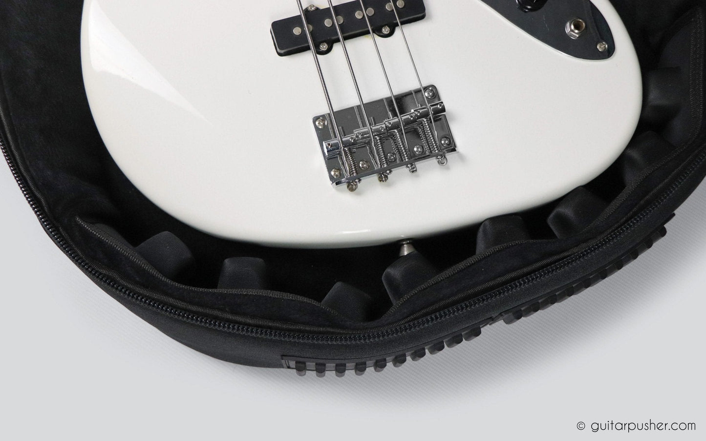 Kavaborg LUX Waterproof Heavy Padded Bass Guitar Gig Bag (FB-90B) - GuitarPusher