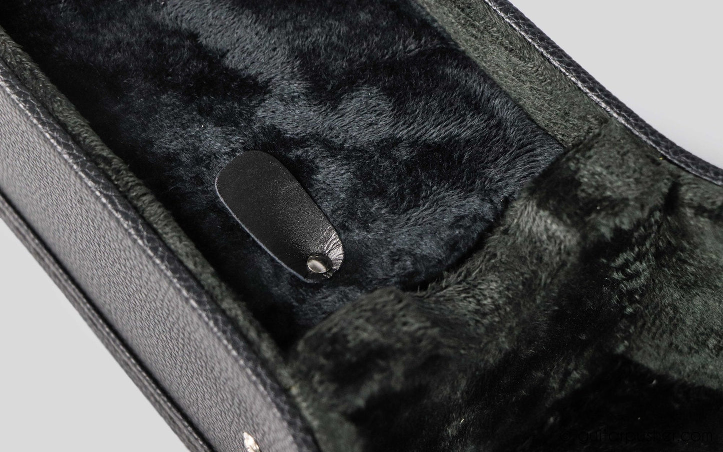 HC-040 Black hard case for Acoustic Guitar - GuitarPusher