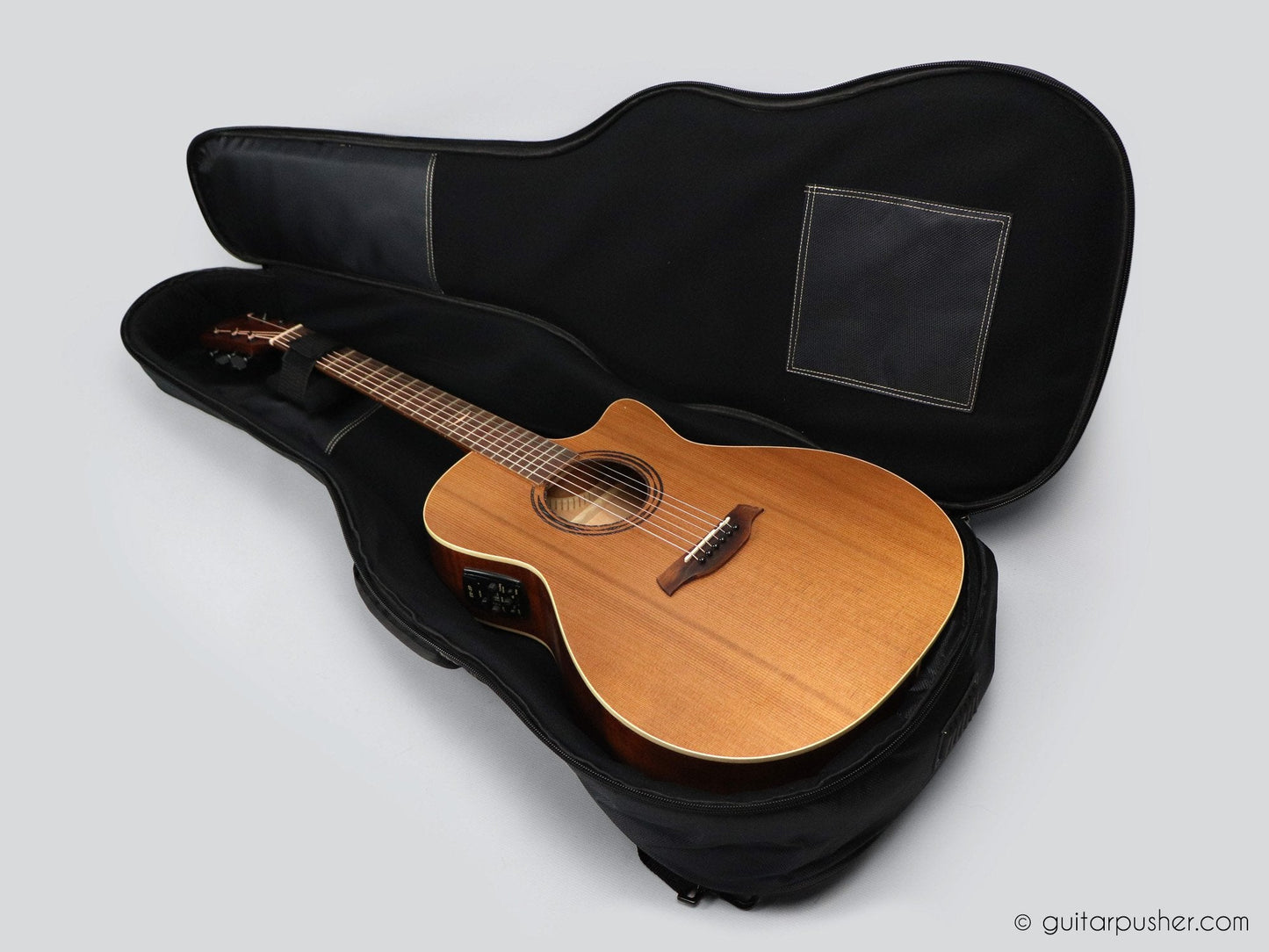Kavaborg Acoustic Guitar Gig Bag (HG600F) - GuitarPusher