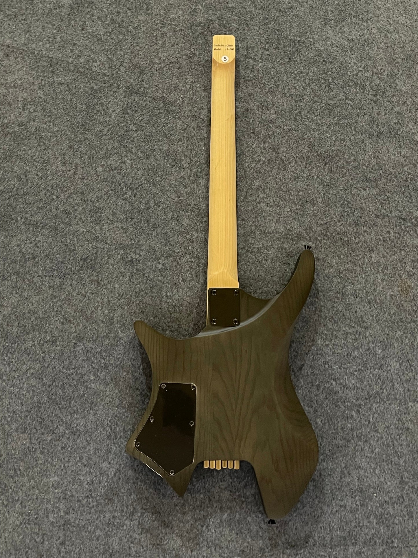 Luxars S-G62 Headless Electric Guitar Basswood Body Rosewood Fretboard - Black