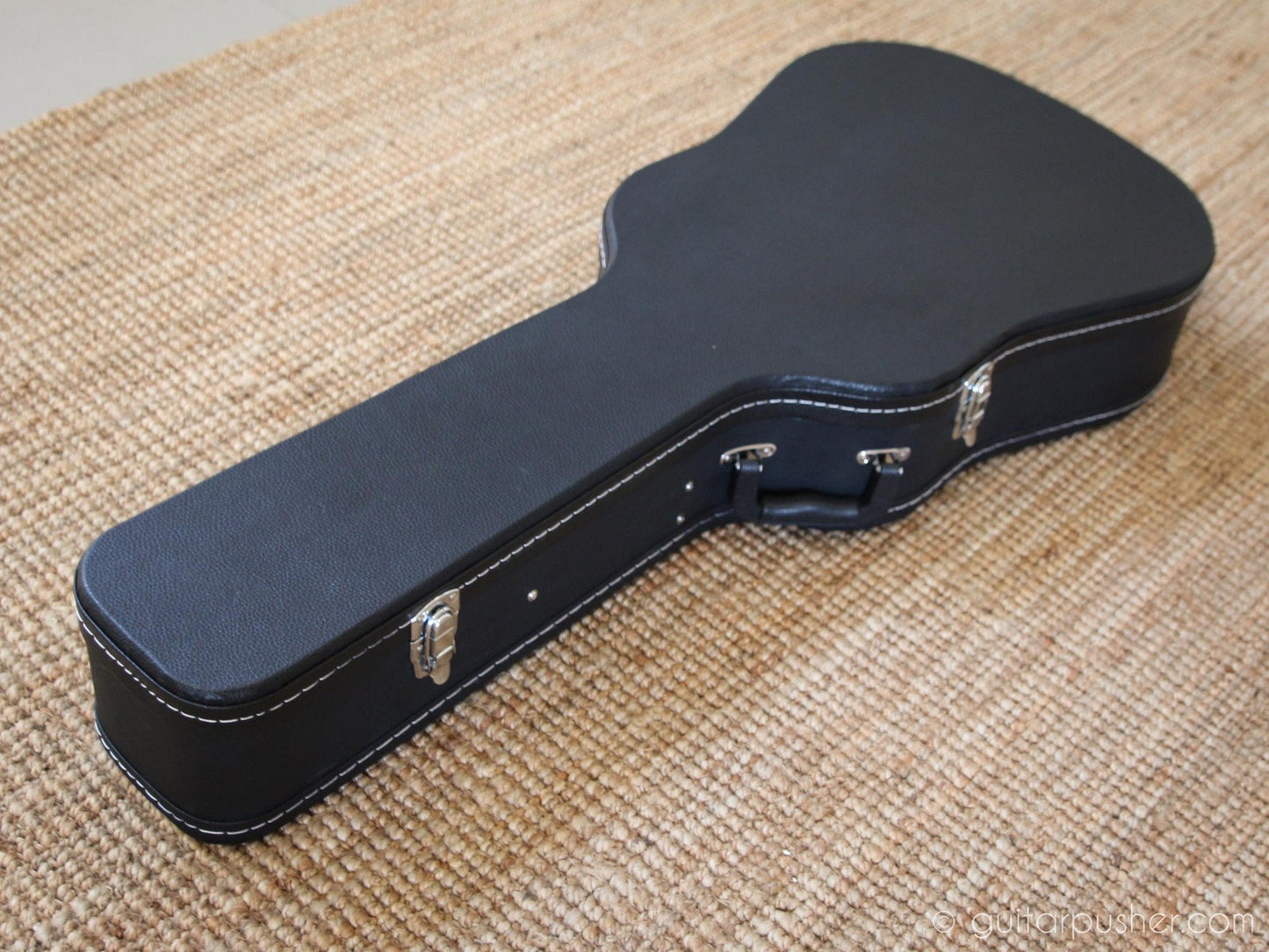 HC-040 Black hard case for Acoustic Guitar - GuitarPusher
