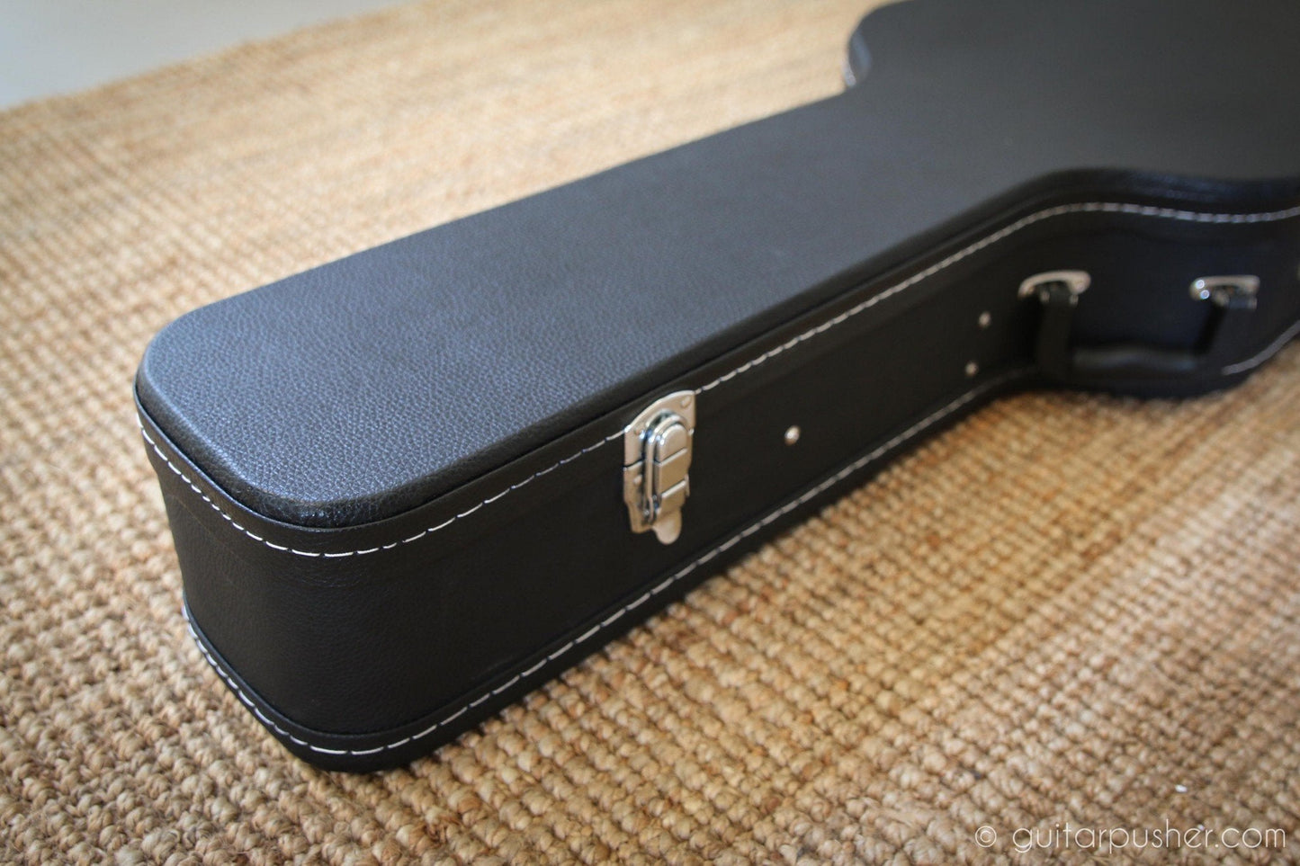 HC-040 Black hard case for Acoustic Guitar - GuitarPusher
