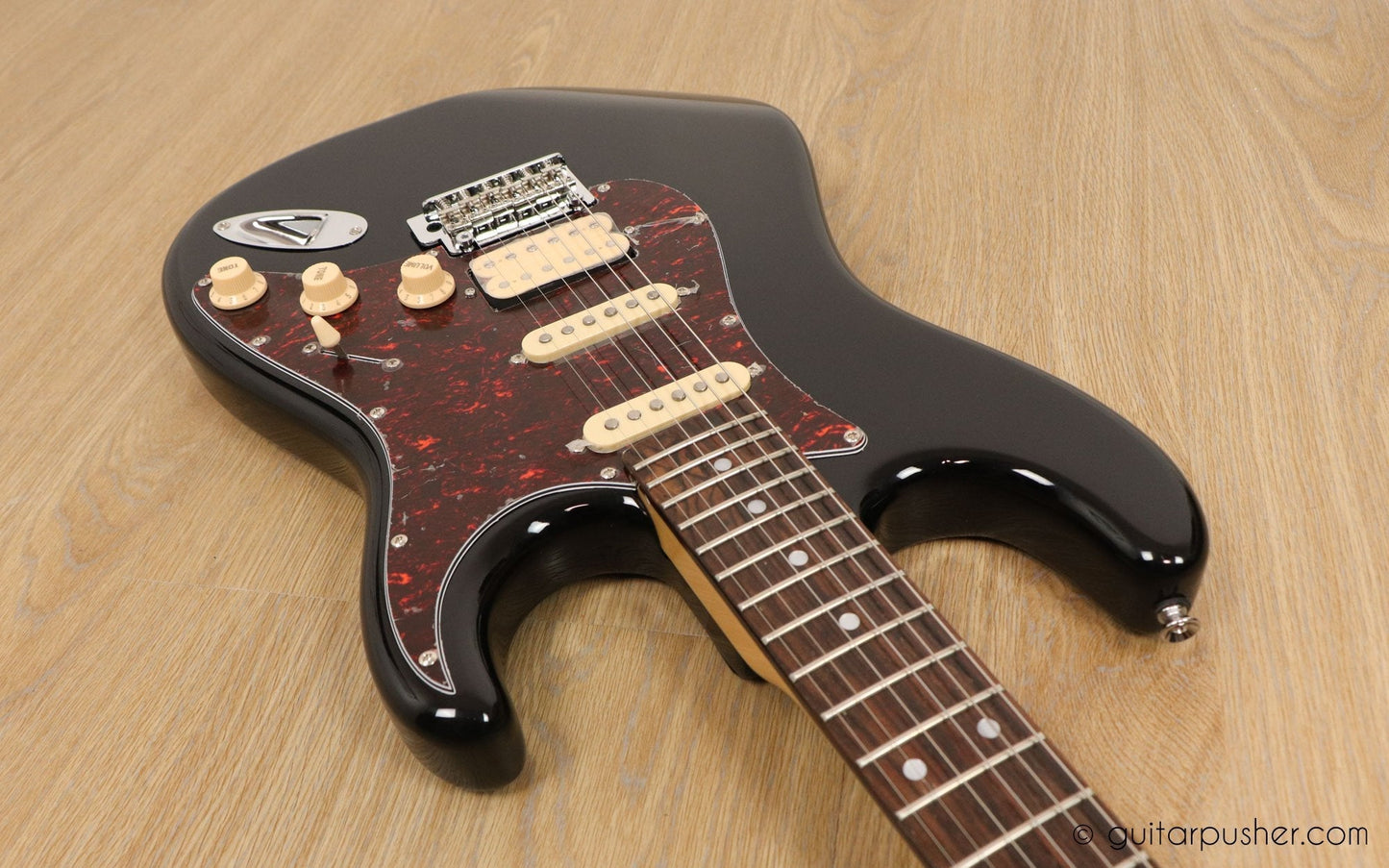 Tagima T-635 PRO HSS Stratocaster Classic Series - GuitarPusher