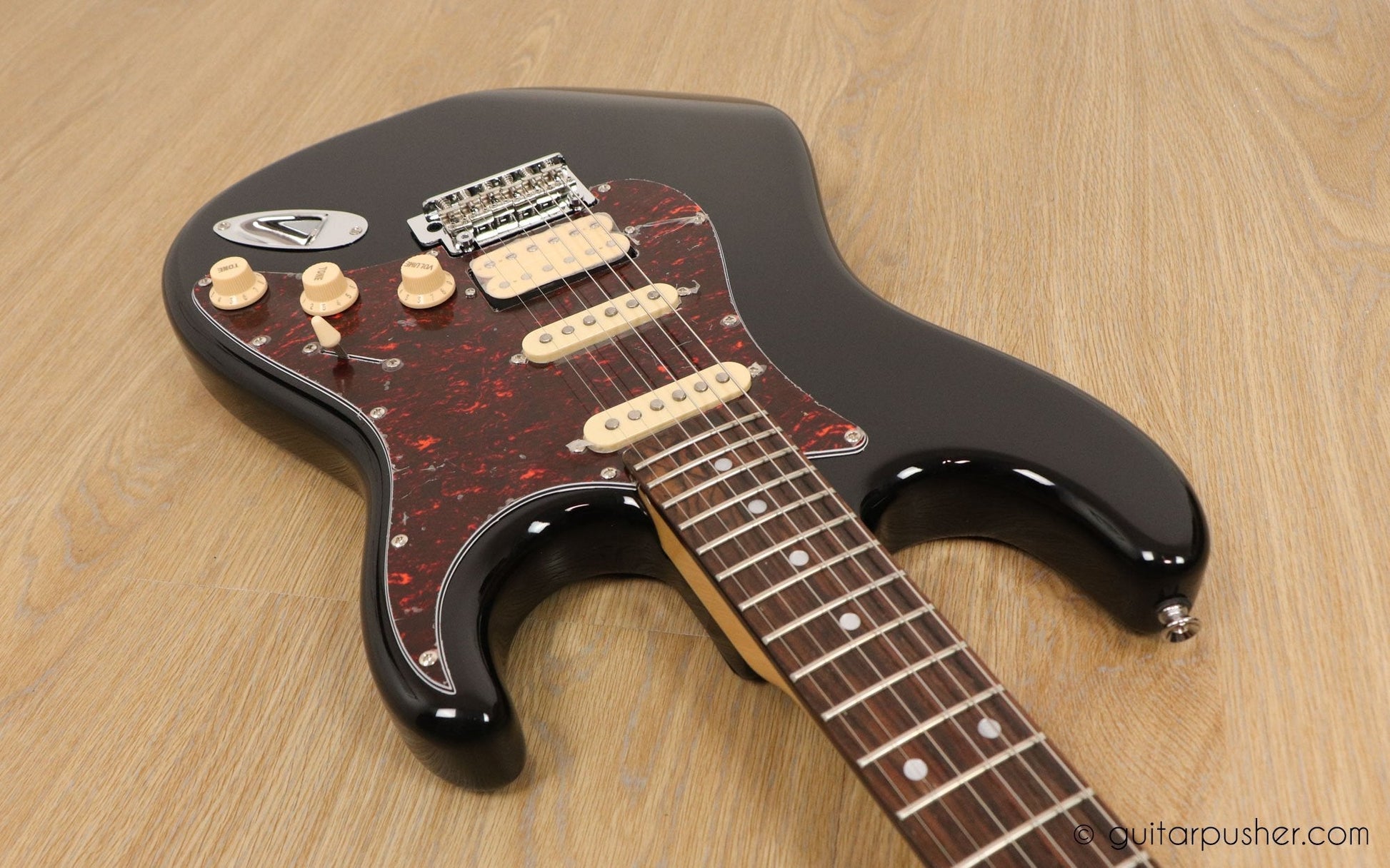 Tagima T-635 PRO HSS Stratocaster Classic Series - GuitarPusher