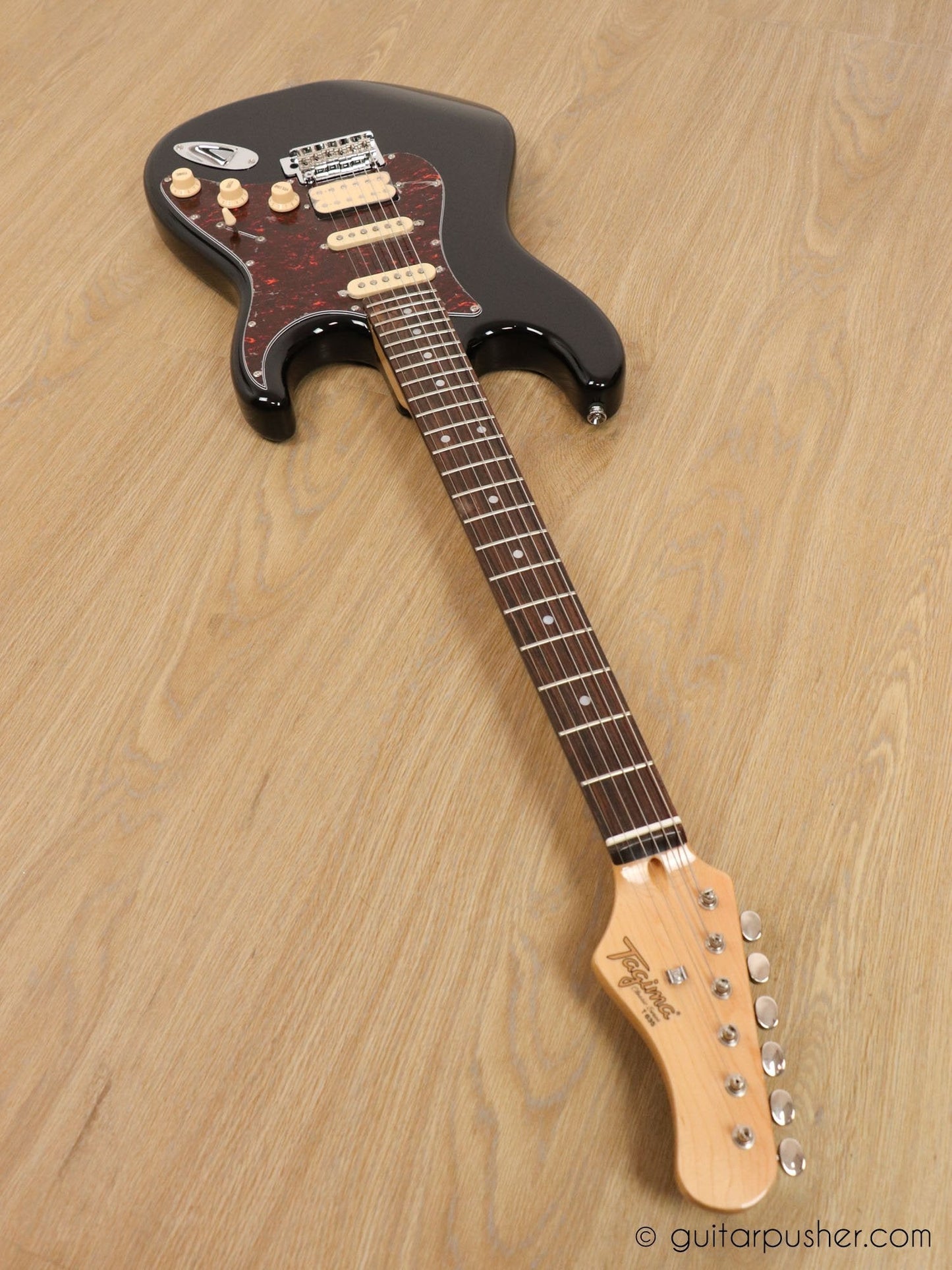 Tagima T-635 PRO HSS Stratocaster Classic Series - GuitarPusher