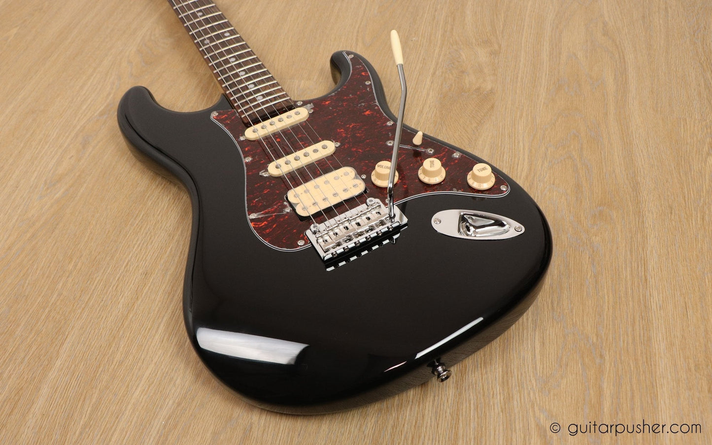 Tagima T-635 PRO HSS Stratocaster Classic Series - GuitarPusher