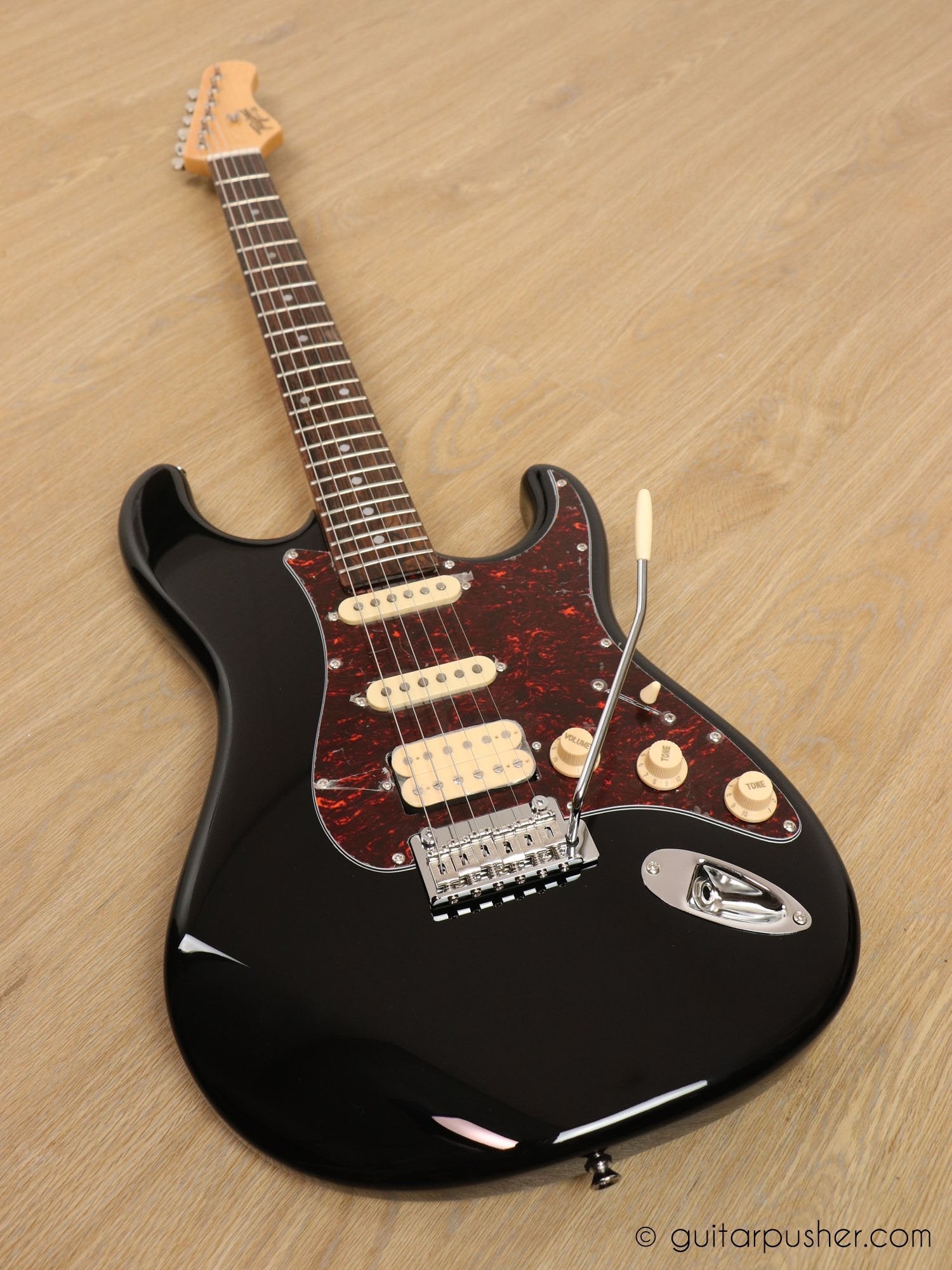 Tagima T-635 PRO HSS Stratocaster Classic Series - GuitarPusher