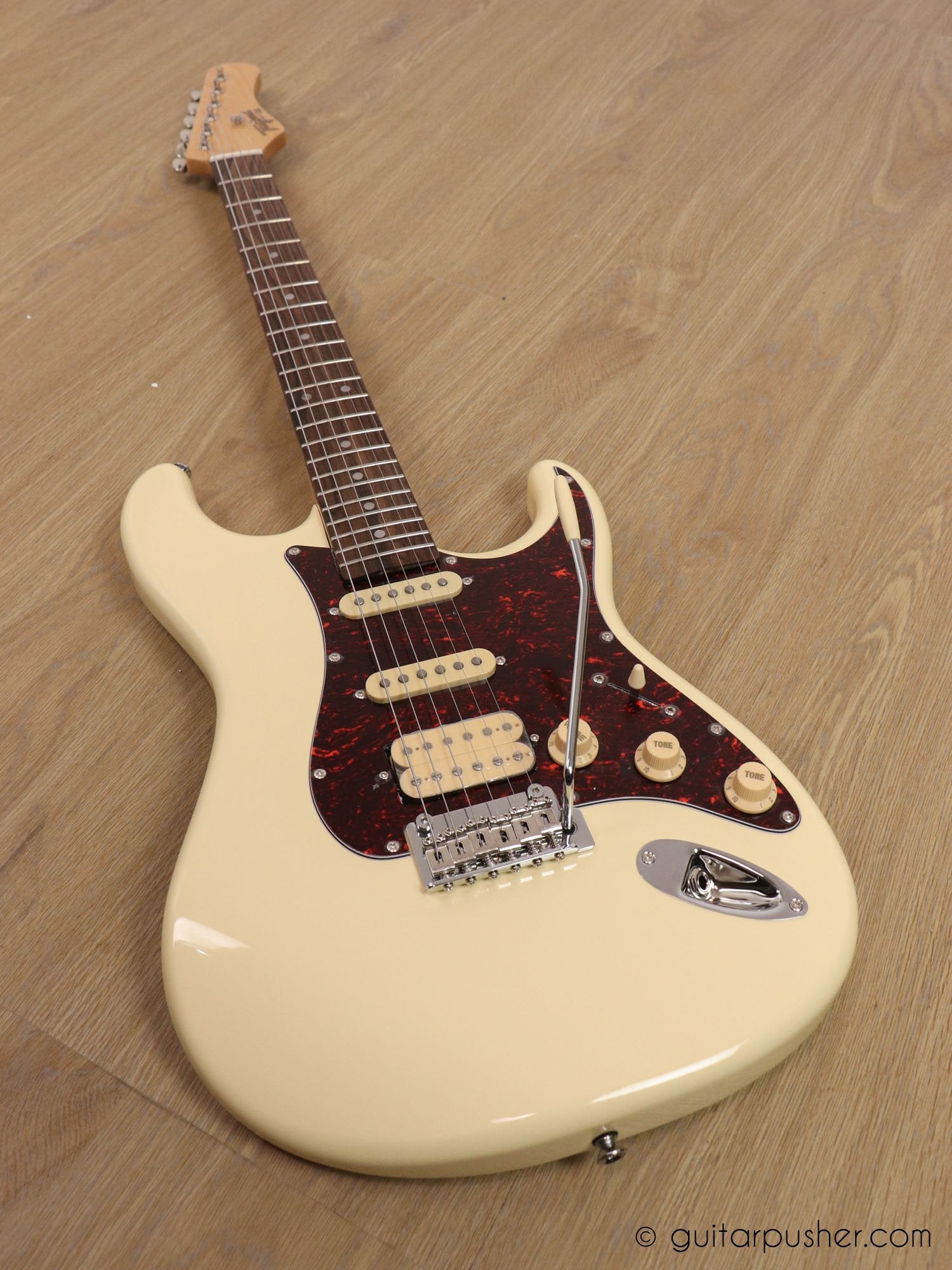 Tagima T-635 PRO HSS Stratocaster Classic Series - GuitarPusher