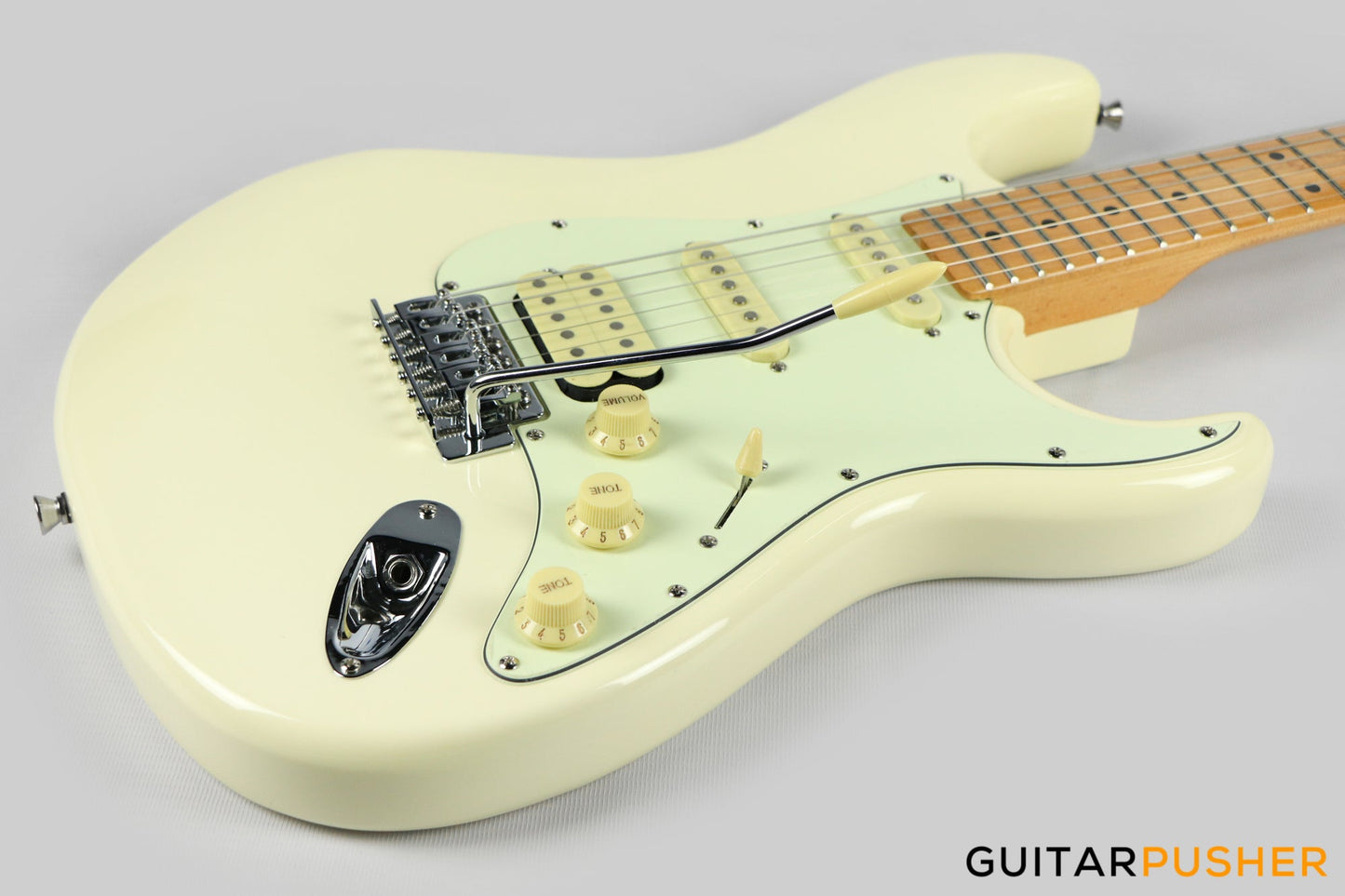 Tagima TG-540 HSS Stratocaster Woodstock Series - Vintage White